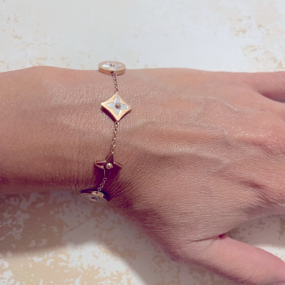 Mother of Pearl Star Blossom Bracelet Rose Gold - Picture 5 of 6